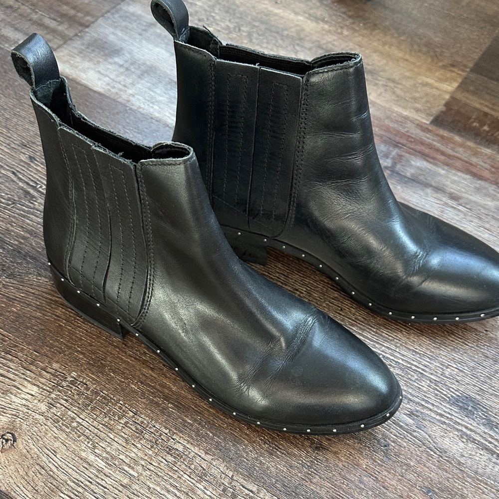 Steve Madden Black Leather Ankle Booties